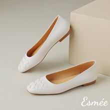 將圖片載入圖庫檢視器 Beige-Leather-Rounded-Toe-Flats-with-Woven-Design-product-shots
