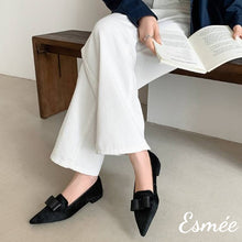 Load image into Gallery viewer, Black-Horsehair-Pointed-Loafers-with-Bow-Knot-Design-model-shots1