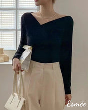 將圖片載入圖庫檢視器 Black-Korean-Cotton-Long-Sleevse-Top-with-Surplice-Design-model-shots
