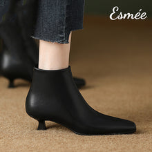 將圖片載入圖庫檢視器 Black-Leather-Ankle-Boots-with-4.5-cm-Kitten_Heels-model-shots