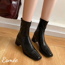 將圖片載入圖庫檢視器 Black-Leather-Ankle-Boots-with-5.5cm-Block-Heels-model-shots