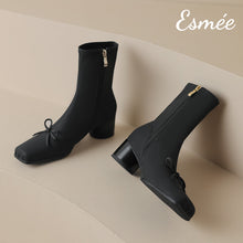 將圖片載入圖庫檢視器 Black-Leather-Ankle-Boots-with-Bow-Knot-Design-product-shots