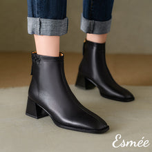 將圖片載入圖庫檢視器 Black-Leather-Ankle-Boots-with-Cross-Design-model-shots