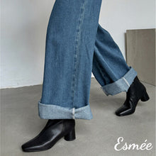 將圖片載入圖庫檢視器 Black-Leather-Ankle-Boots-with-Cylinder-Heels-model-shots