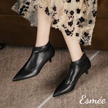 將圖片載入圖庫檢視器 Black-Leather-Ankle-Boots-with-Kitten-Heels-model-shots