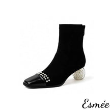 將圖片載入圖庫檢視器 Black-Leather-Ankle-Boots-with-Pearl-Designed-Heels-product-shots-white-background