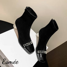將圖片載入圖庫檢視器 Black-Leather-Ankle-Boots-with-Pearl-Designed-Heels-product-shots