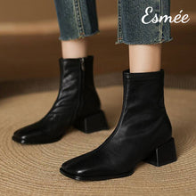 將圖片載入圖庫檢視器 Black-Leather-Ankle-Boots-with-Squared-Toe-Design-model-shots