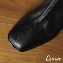將圖片載入圖庫檢視器 Black-Leather-Ankle-Boots-with-Squared-Toe-Design-product-shots-detail