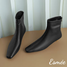 將圖片載入圖庫檢視器 Black-Leather-Ankle-Boots-with-Transparent-Kitten-Heels-product-shots