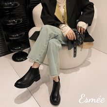 將圖片載入圖庫檢視器 Black-Leather-Ankle-Chelsea-Boots-model-shots