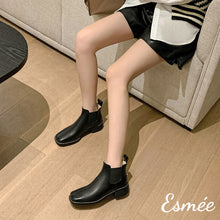 將圖片載入圖庫檢視器 Black-Leather-Ankle-Chelsea-Boots-with-Square-Toe-Design-model-shots