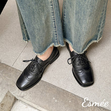 將圖片載入圖庫檢視器 Black-Leather-Brogue-Oxford-with-Squared-Toe-Design-model-shots