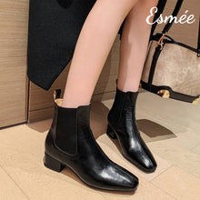 將圖片載入圖庫檢視器 Black-Leather-Chelsea-Boots-with-4-cm-Block-Heels-model-shots