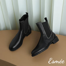 將圖片載入圖庫檢視器 Black-Leather-Chelsea-Boots-with-Alligator-Pattern-and-Rivet-Design-product-shots