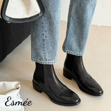 將圖片載入圖庫檢視器 Black-Leather-Chelsea-Boots-with-Brogue-Design-model-shots