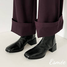 將圖片載入圖庫檢視器 Black-Leather-Chelsea-Boots-with-V-Shaped-Ribbon-and-Squared-Toe-Design-model-shots