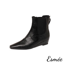 將圖片載入圖庫檢視器 Black-Leather-Chelsea-Boots-with-Wedge-Heels-product-shots-white-background