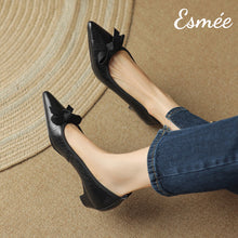 將圖片載入圖庫檢視器 Black-Leather-Flats-with-Bow-Knot-model-shots