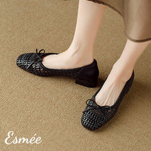 將圖片載入圖庫檢視器 Black-Leather-Flats-with-Net-Design-and-Bow-Knot-model-shot