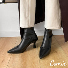 將圖片載入圖庫檢視器 Black-Leather-High-Heel-Ankle-Boots-with-Pointy-Toe-Design-model-shots