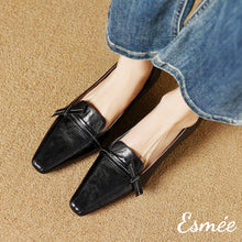 將圖片載入圖庫檢視器 Black-Leather-High-Heel-Loafers-with-Artful-Knots-Design-model-shots
