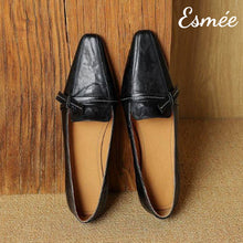 將圖片載入圖庫檢視器 Black-Leather-High-Heel-Loafers-with-Artful-Knots-Design-product-shots