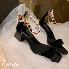 將圖片載入圖庫檢視器 Black-Leather-High-Heel-Sandals-with-Special-Ankle-Straps-product-shots