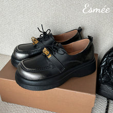 將圖片載入圖庫檢視器 Black-Leather-Loafers-with-Thickened-Outsole-and-Golden-Metal-Buckle-product-shots