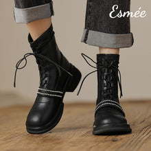 將圖片載入圖庫檢視器 Black-Leather-Marten-Boots-with-Diamond-Designed-Straps-model-shots