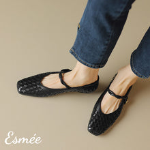 將圖片載入圖庫檢視器 Black-Leather-Maryjanes-with-Woven-Design-model-shots