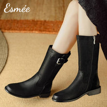 將圖片載入圖庫檢視器 Black-Leather-Mid-Boots-with-Silver-Buckle-model-shots