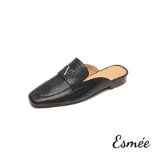 將圖片載入圖庫檢視器 Black-Leather-Mules-with-V-Metal-Buckle-product-shots-white-background