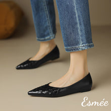 將圖片載入圖庫檢視器 Leather Pointed Toe Flats with Woven Design
