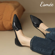 將圖片載入圖庫檢視器 Black-Leather-Pointy-Toe-Loafers-with-Horsehair-Design-model-shots