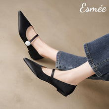 將圖片載入圖庫檢視器 Black-Silk-Mary-Janes-with-Diamond-Button-model-shots