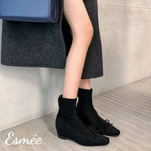 將圖片載入圖庫檢視器 Black-Suede-Ankle-Boots-with-Bow-Knot-and-Invisible-Increased-Height-Design-model-shots
