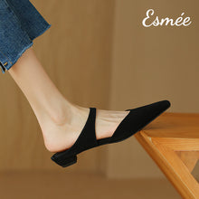 將圖片載入圖庫檢視器 Black-Suede-Flat-Mules-with-Straps-Design-model-shots
