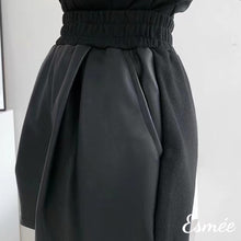 將圖片載入圖庫檢視器 Black-Synthetic-Leather-Short-Pants-model-shots-1