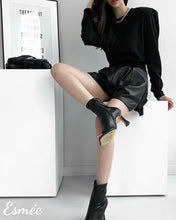 將圖片載入圖庫檢視器 Black-Synthetic-Leather-Short-Pants-model-shots-3