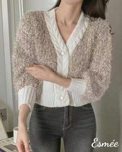 將圖片載入圖庫檢視器 Brown-Dual-Color-Cotton-Knitwear-Jacket-with-Fur-Design-model-Shots