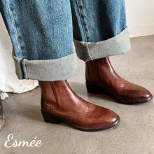 將圖片載入圖庫檢視器 Brown-Leather-Chelsea-Boots-with-Brogue-Design-model-shots