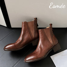 將圖片載入圖庫檢視器 Brown-Leather-Chelsea-Boots-with-V-Shaped-Ribbon-Design-product-shots