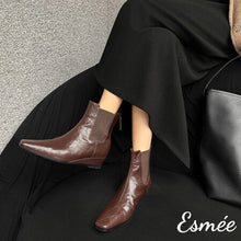 將圖片載入圖庫檢視器 Brown-Leather-Chelsea-Boots-with-Wedge-Heels-model-shots