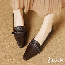 將圖片載入圖庫檢視器 Brown-Leather-High-Heel-Loafers-with-Artful-Knots-Design-model-shots