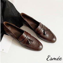 將圖片載入圖庫檢視器 Brown-Leather-Loafers-with-Tassel-Design-product-shots