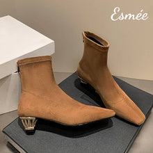將圖片載入圖庫檢視器 Brown-Suede-Ankle-Boots-with-Designed-Heels-product-shots