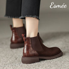 將圖片載入圖庫檢視器 Brown-Suede-Chelsea-boots-with-Alligator-Pattern-Design-model-shots