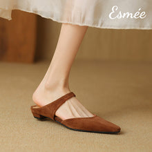 將圖片載入圖庫檢視器 Brown-Suede-Flat-Mules-with-Straps-Design-model-shots