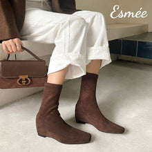 將圖片載入圖庫檢視器 Brown-Suede-Invisible-Increased-Height-Ankle-Boots-model-shots